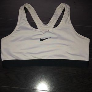 Nike racerback soorts bra